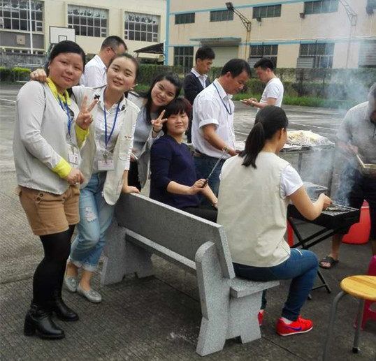 僑洋伙伴在玩中作樂(lè),很嗨皮