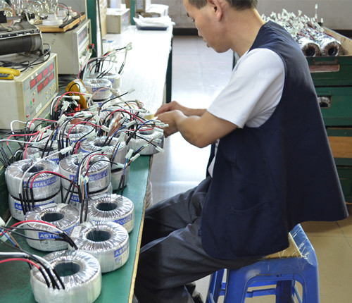環(huán)形變壓器中的聚脂膠帶起到什么作用？